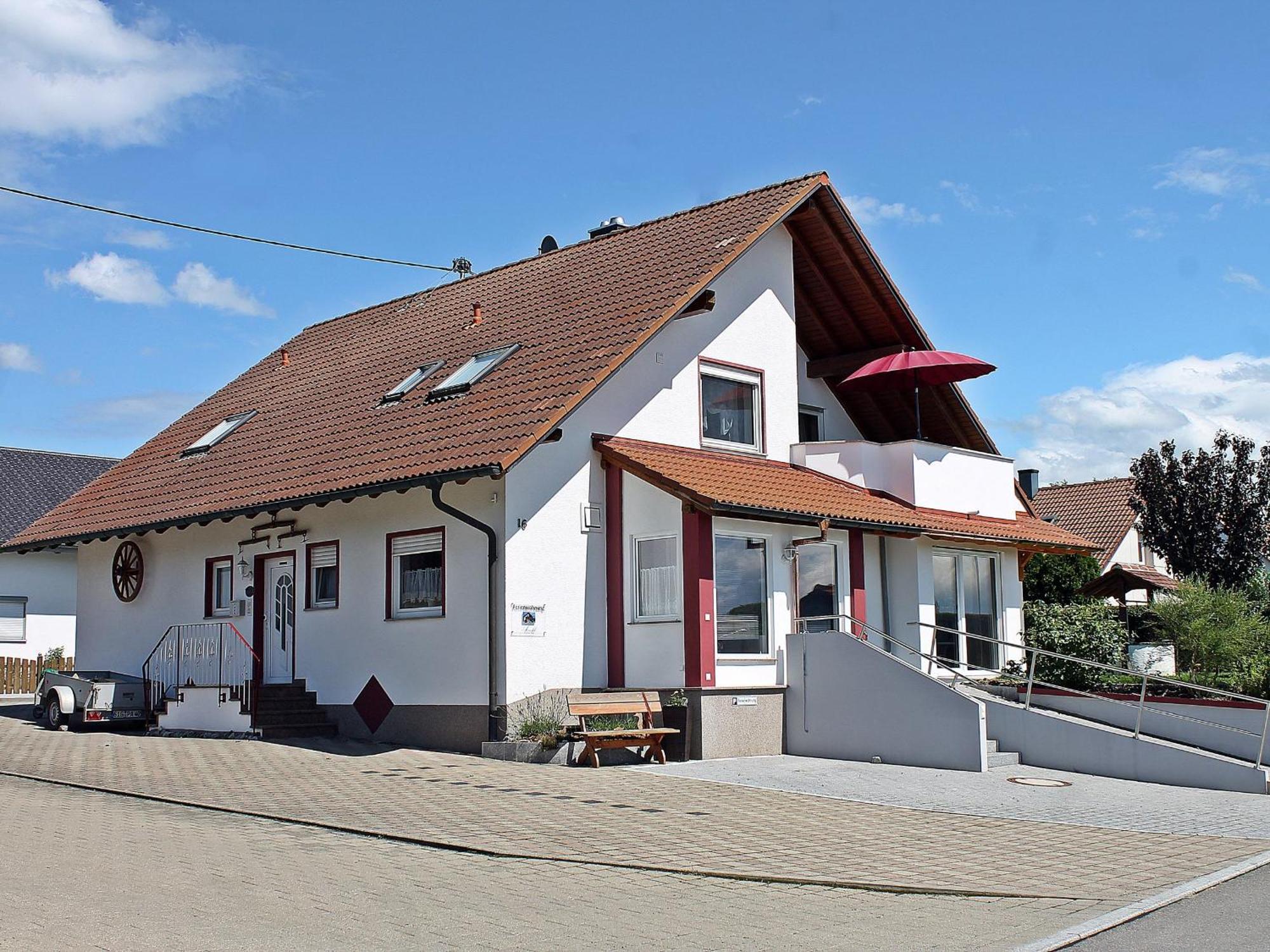 Arnold Laubbach Apartment *